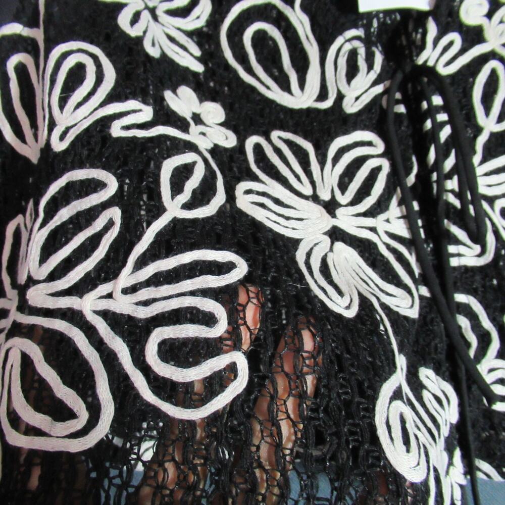 Milk & Honey Cardigan Vest Womens Medium Black Floral Crochet Cropped Boho NWT - Picture 3 of 9